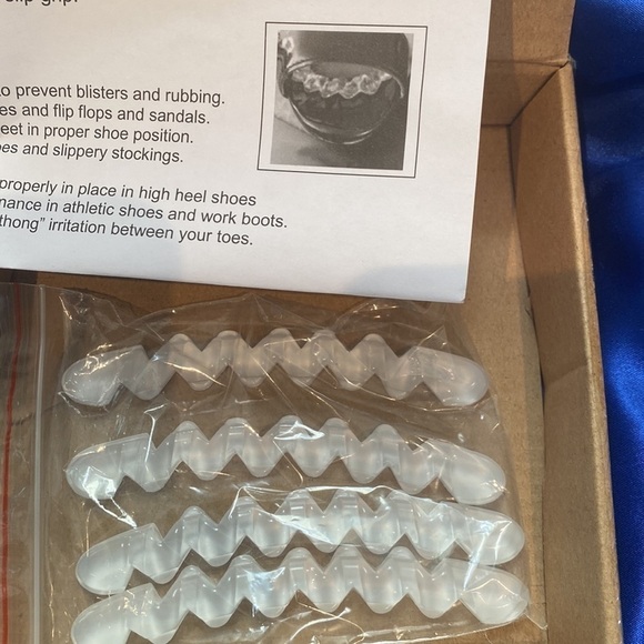 Women’s shoe heel pads foot bumpers and nonslip heel inserts - Picture 3 of 4